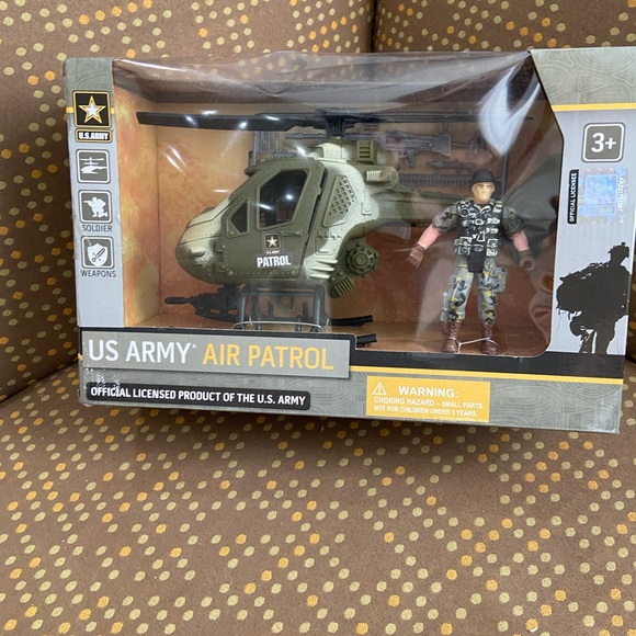 Official Licensed Product US Army Air Patrol Helicopter Vehicle & Figurine NIB - Picture 5 of 7